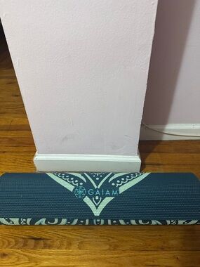 GAIAM Teal Yoga Mat with Cream Mandala Accent